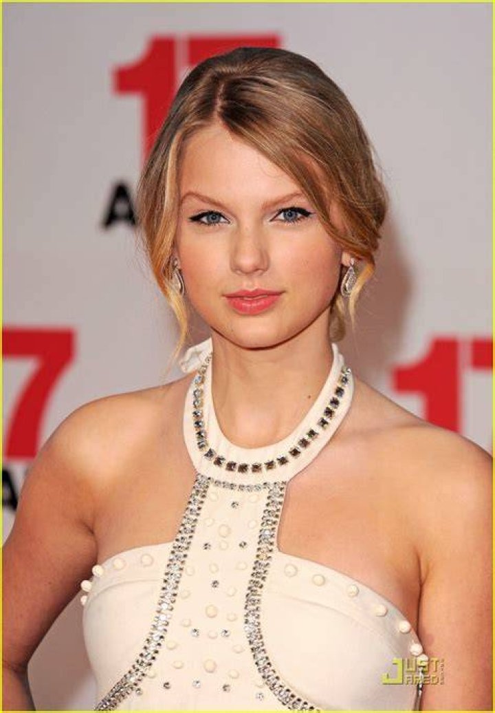 17 Pictures Of Taylor Swift & Her Mother Andrea Finlay 93.9 WKYS