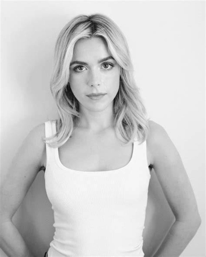 A hint of Kiernan Shipka&rsquo;s nipple has got my cock throbbing. Scrolller