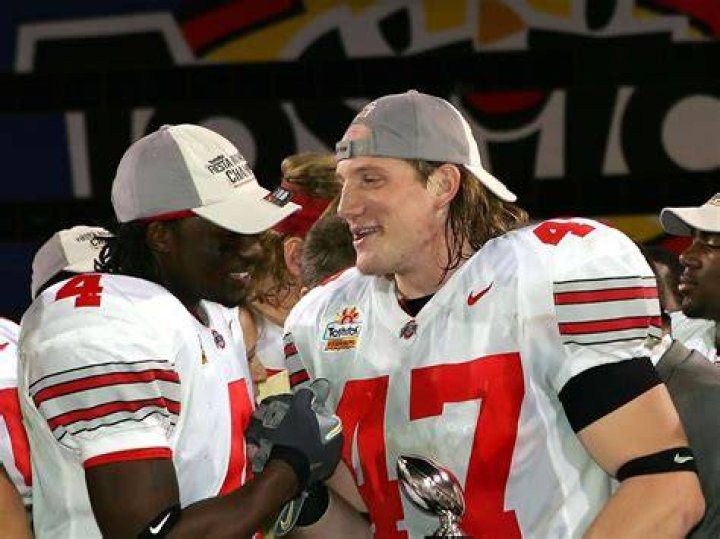 A.J. Hawk To Retire