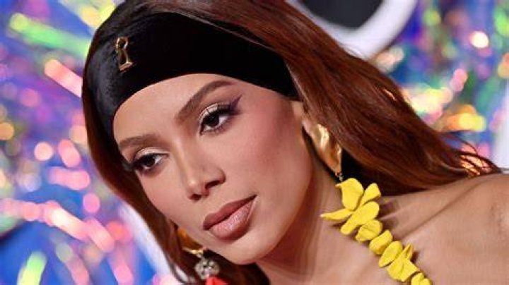 Anitta Has Words For Anyone Who Calls Her &ldquo;Fake Bi&rdquo; Them