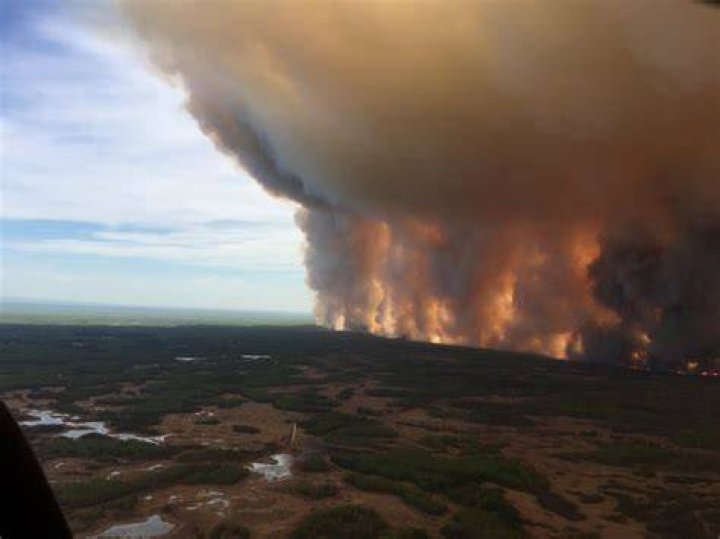 As wildfire nears Alberta town, residents ordered to flee The Globe