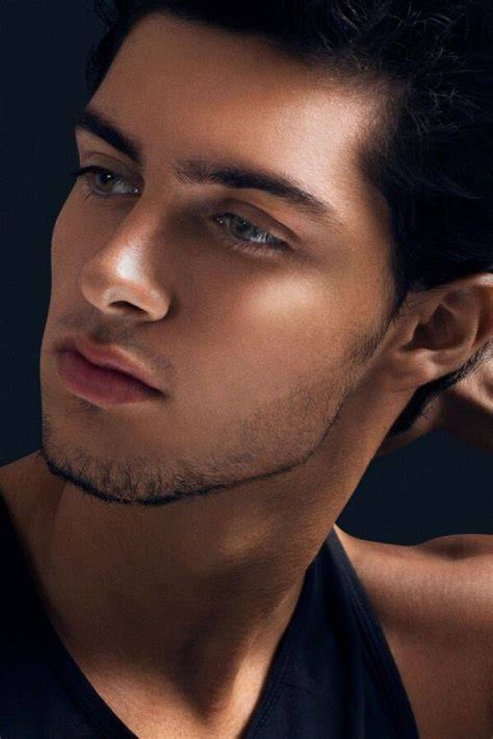 Beautiful man... With the perfect jawline 😘 Beautiful men,