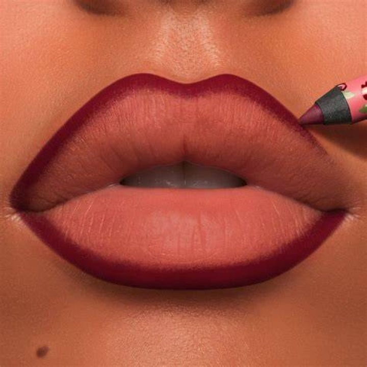Beserk Lip liner, Lipstick, Lips