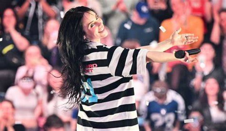 Billie Eilish Feels "People Are Scared Of Big B**bs"; Reveals Losing