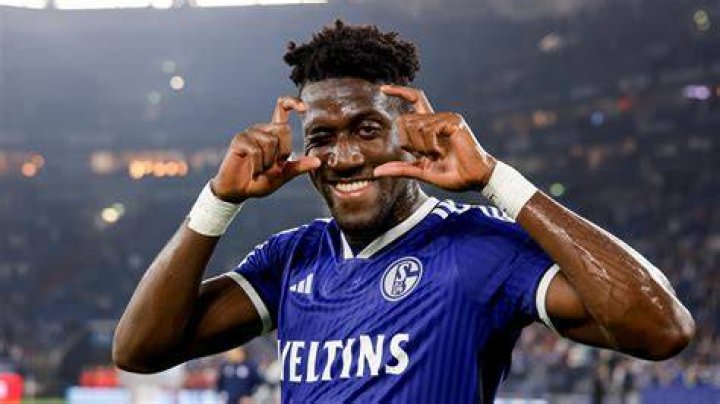 Bryan Lasme Gl&uuml;cklich nach dem Spiel, gl&uuml;cklich auf Schalke FC