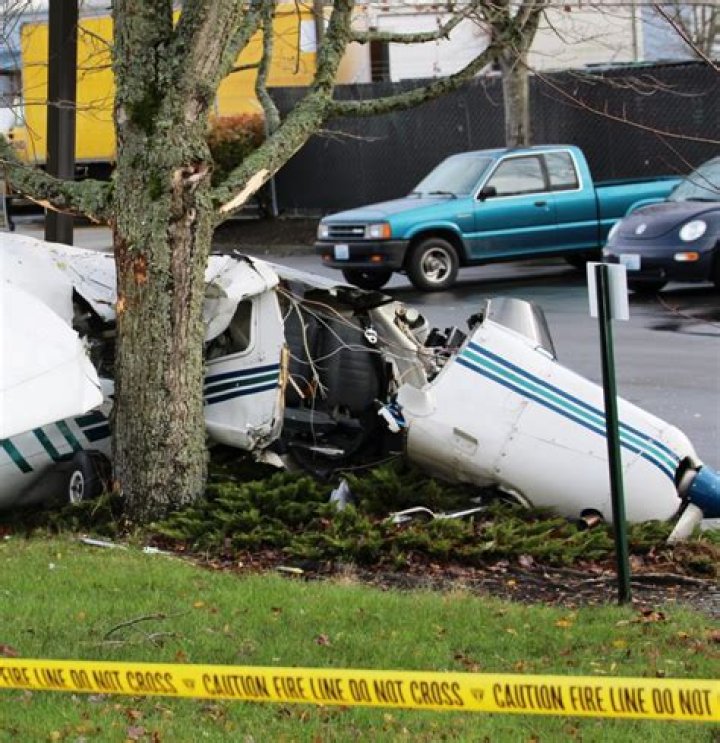 Cessna Crashes At South End Of Paine Field In Everett My Everett
