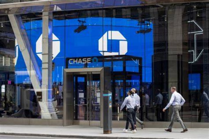 Chase Q1 Earnings Fall On Banking Woes But Top Views