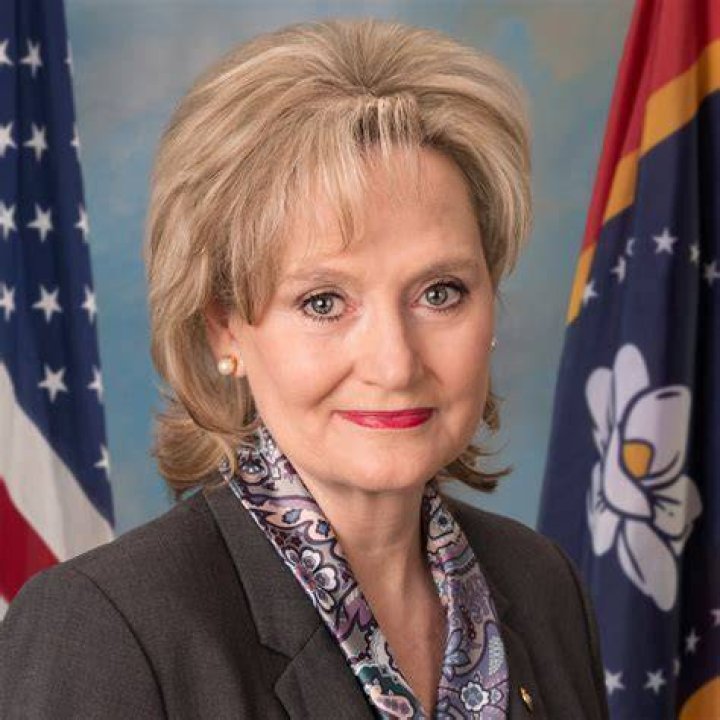 Cindy HydeSmith Senator's 'public hanging' joke criticised BBC News