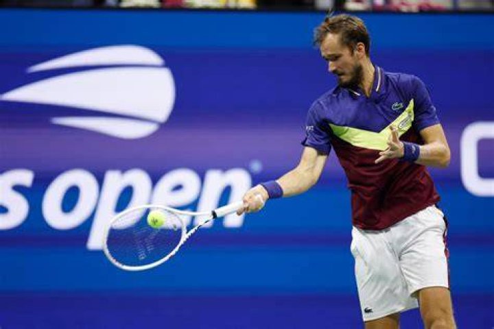 Daniil Medvedev ousts US Open defending champion Carlos Alcaraz to