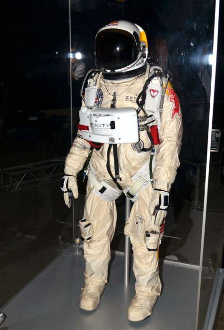 felix ip。蟻速畫行 Space Suit by Patryk