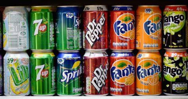 Fizzy drink adverts should contain health warnings, pressure group says