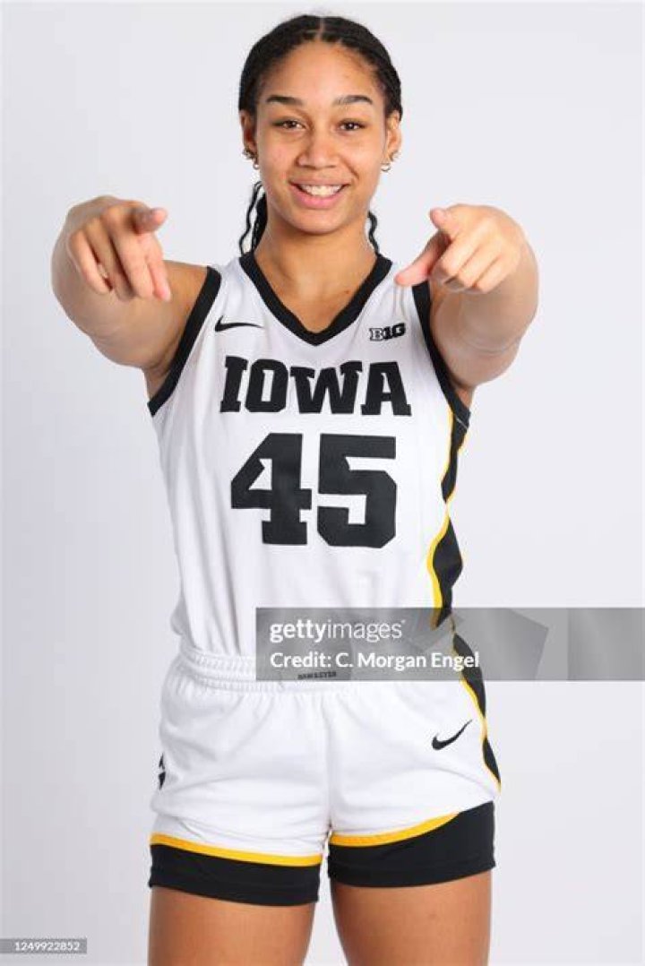 Hannah Stuelke's parents reflect on her surreal freshman season