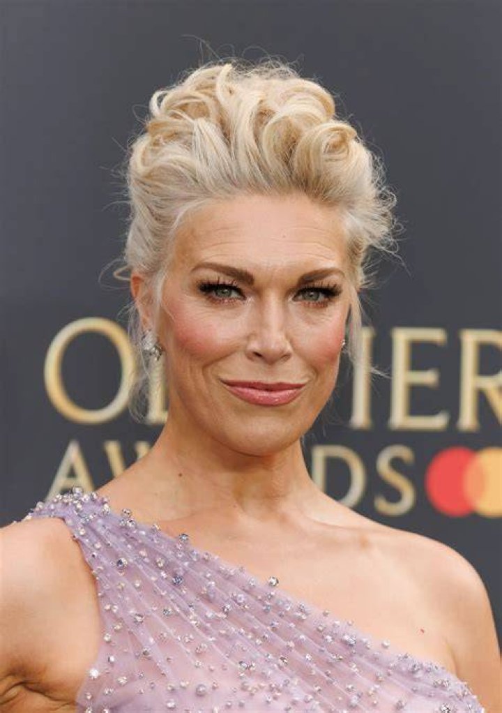 Hannah Waddingham Young Age, Net Worth, Boyfriend, Family & Biography