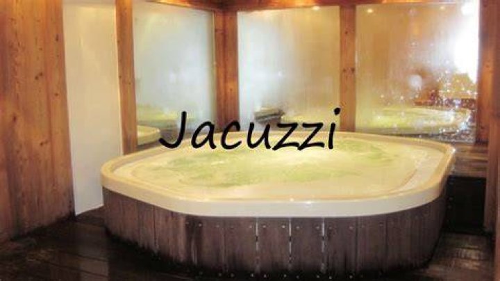 How to pronounce jacuzzi