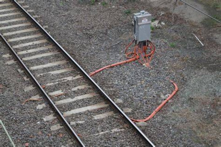 Impedance bonds hooked up to the suburban tracks Wongm's Rail Gallery