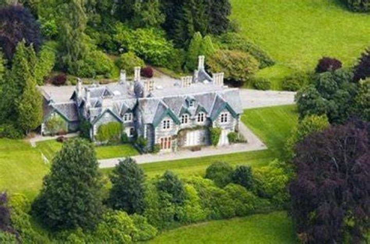 J.K. Rowling, Whose Mansion Is on Wikipedia, Decries "Doxxing" By