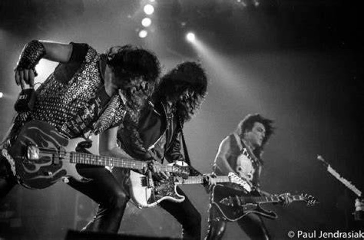 Kiss in Kalamazoo, 1992 Paul Stanley makes crowd prove it's not a 'hee