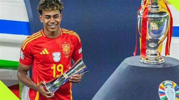 Lamine Yamal Spain Sensation Wins Young Player Award at Euro 2024