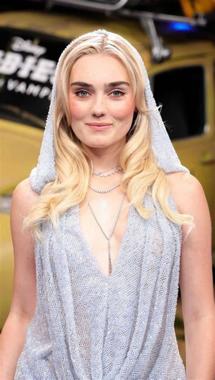 Meg Donnelly "The Christmas Chronicles" Premiere in LA &bull; CelebMafia