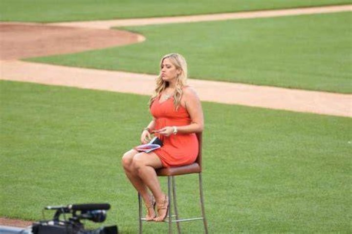 Meredith Marakovits Biography, Wiki, Age, Net Worth (2020), Husband