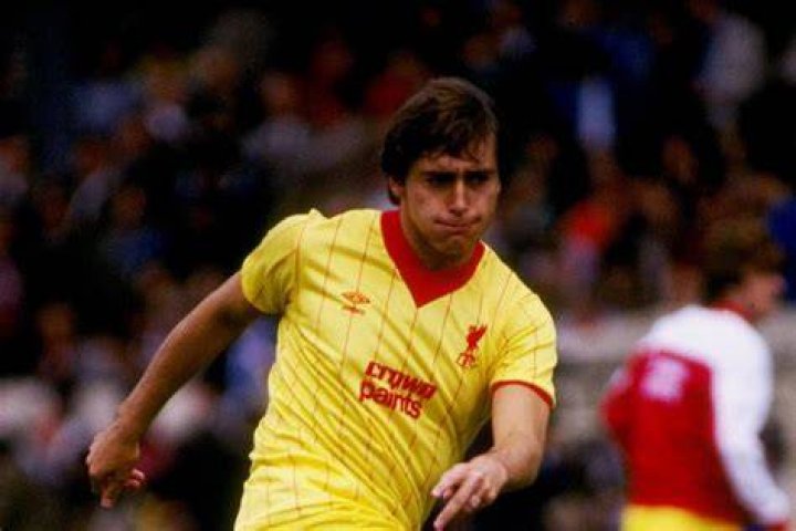 Michael Robinson dead Former Liverpool striker dies aged 61 The
