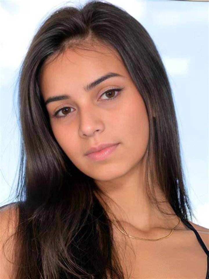 Model Sarah