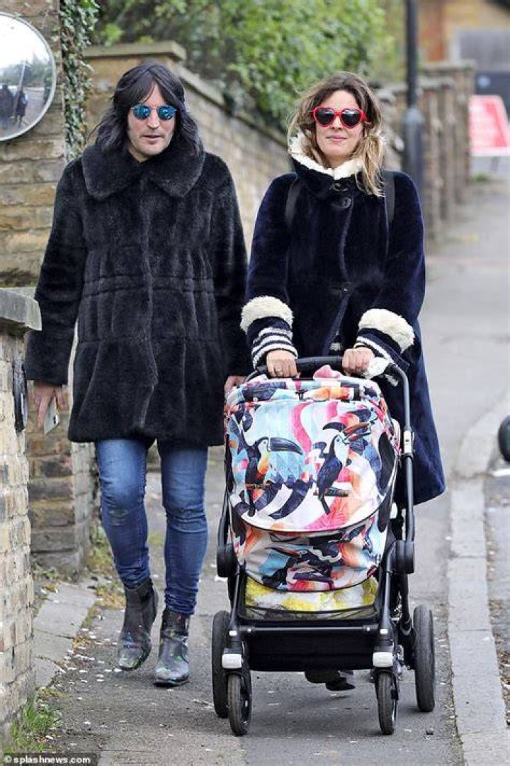 Noel Fielding Children Meet Dali FieldingBird and Iggy FieldingBird