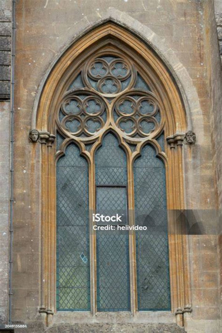Pointed arch window hires stock photography and images Alamy