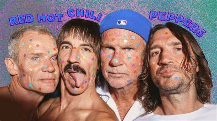 Red Hot Chili Peppers' Anthony Kiedis escorted out of Lakers game for
