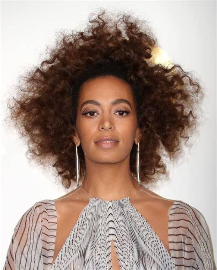 Solange Knowles Says She Was Hospitalized Several Times and &ldquo;Fighting