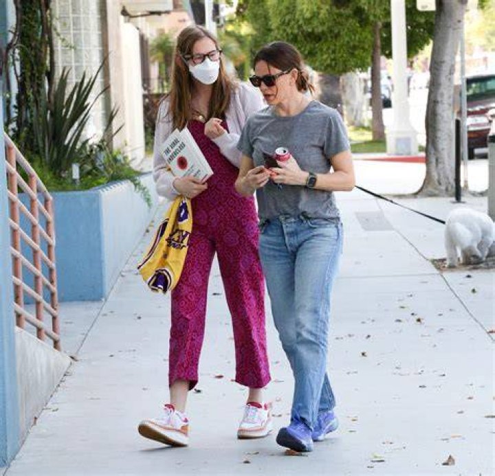 Violet Affleck speaks out against mask bans, says she had postviral