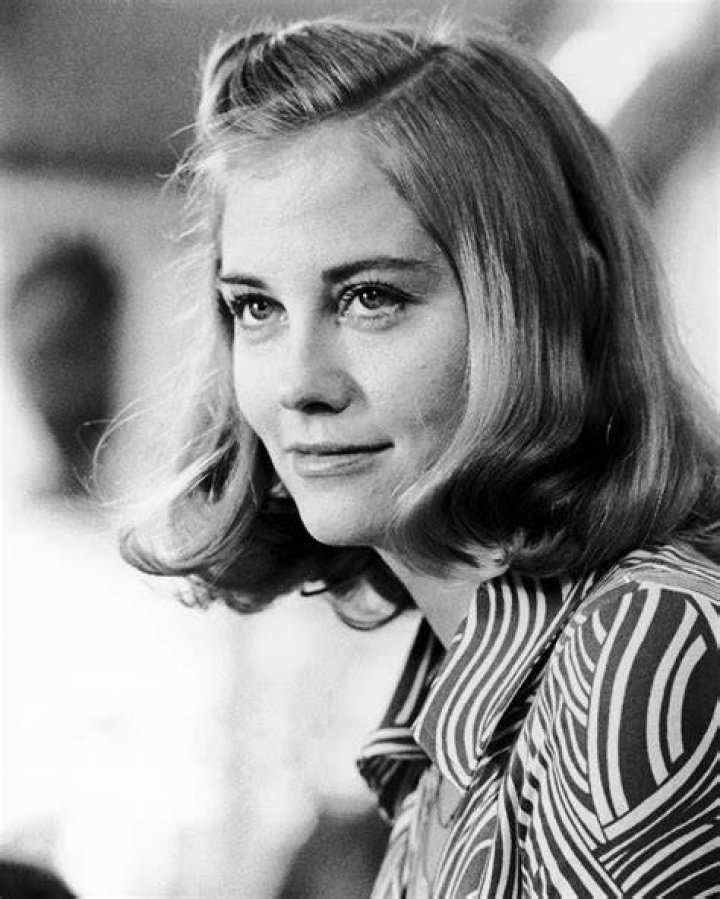 What Is Cybill Shepherd's Net Worth? Plunged in Debt