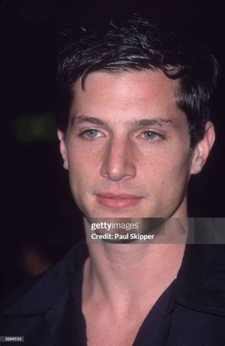 Where is Simon Rex today? Bio Wife, Brother, Family, Father